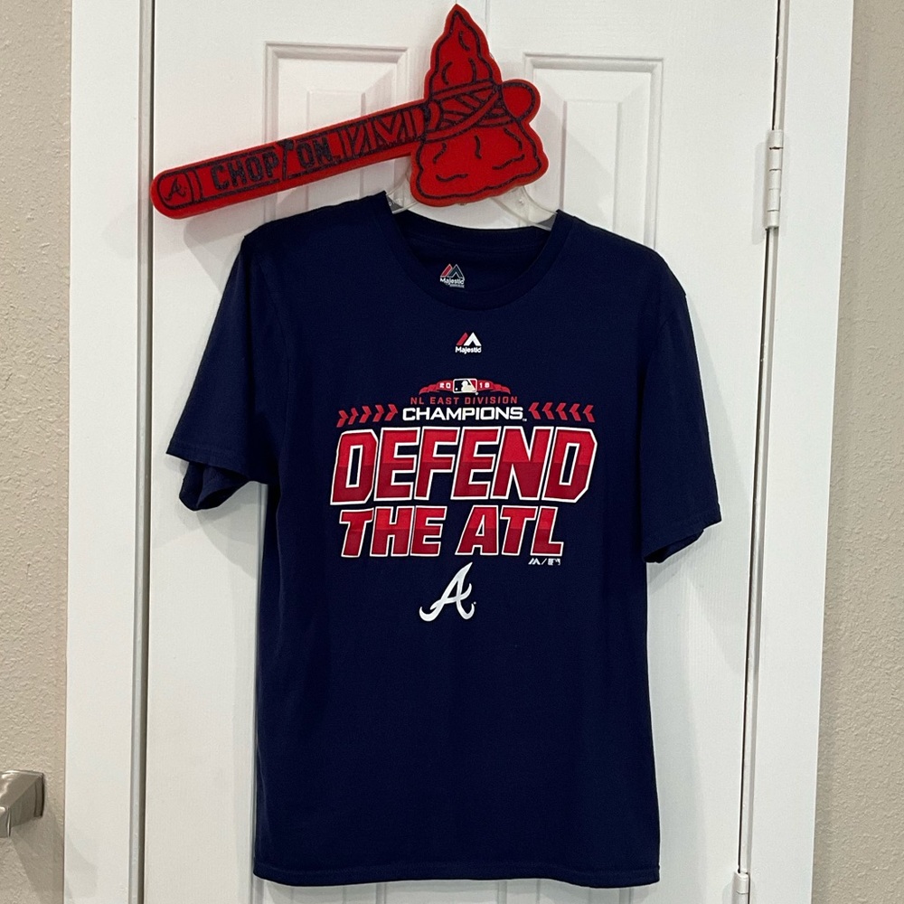 MAJESTIC ⚾️ATLANTA BRAVES⚾️ NAVY T-SHIRT. SMALL. LIGHTLY WORN. Unisex.